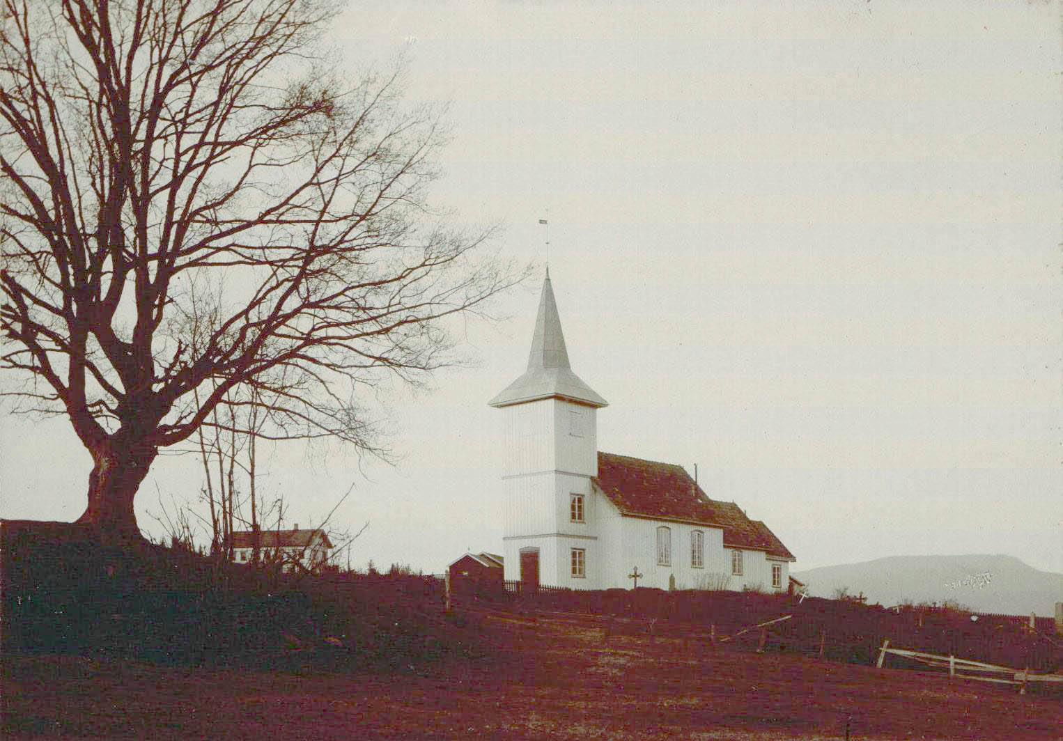 Helgen Kirke eksteriør ca. 1900